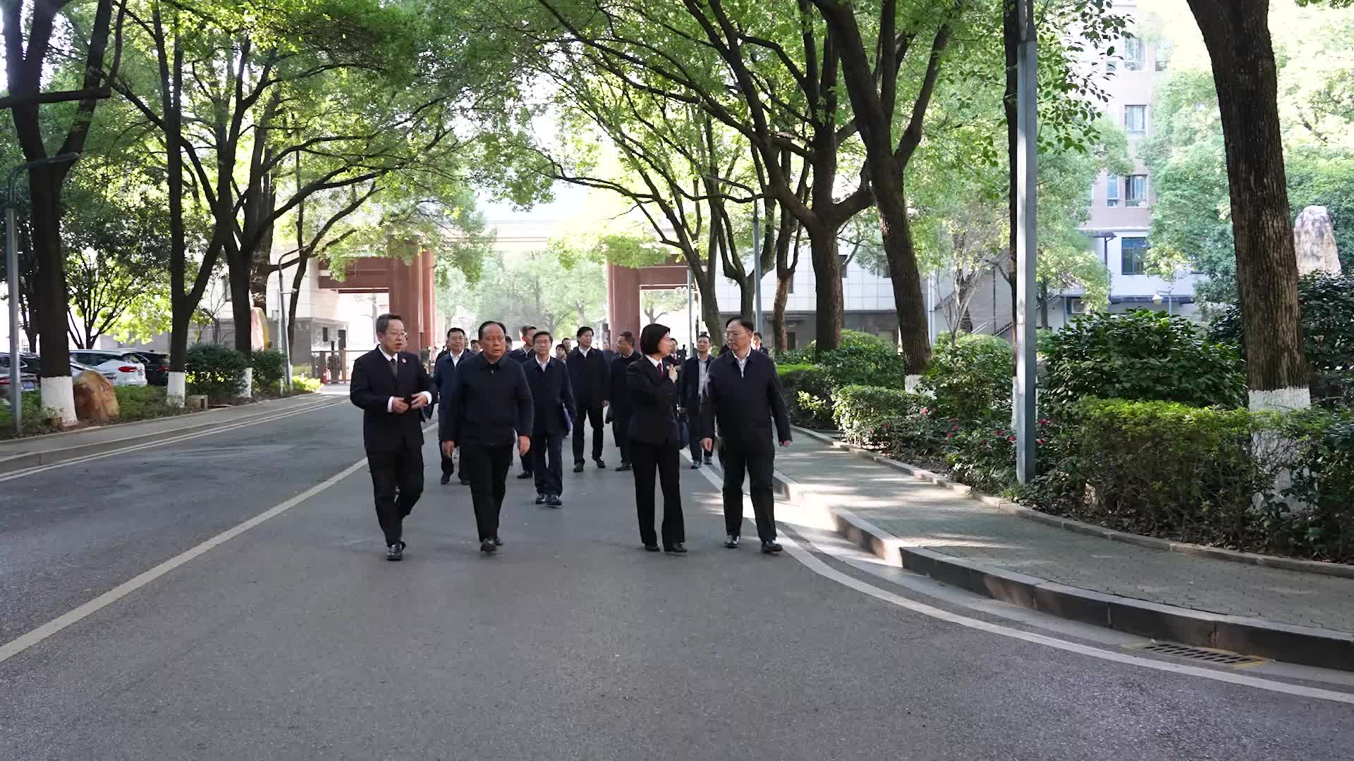 省人大常委会调研“两院”工作 为建设更高水平法治湖南作出更大贡献