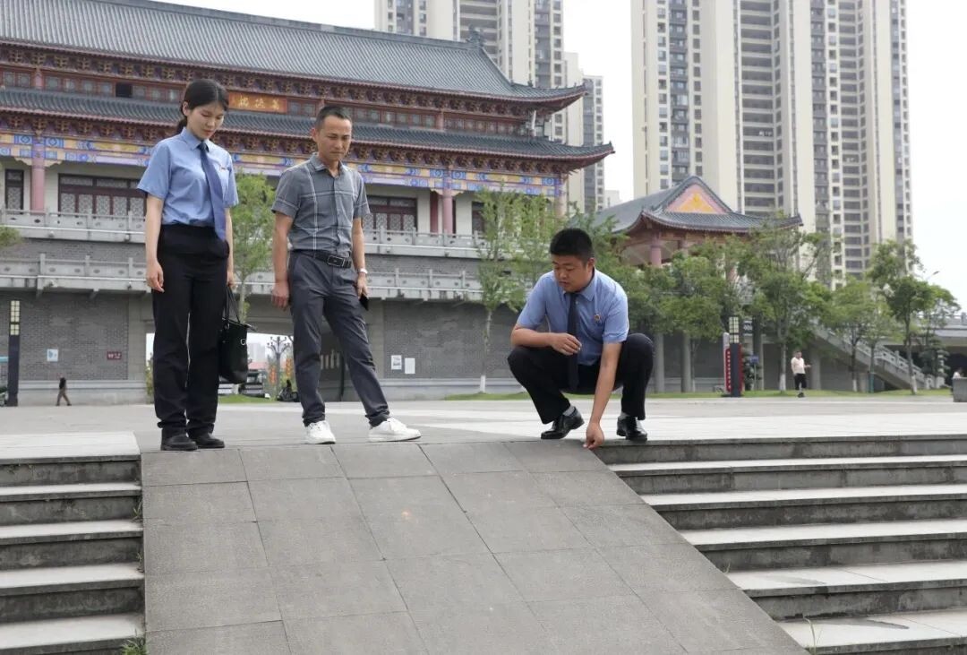 常德鼎城：“人大+检察”监督 “铺就”无障碍盲道