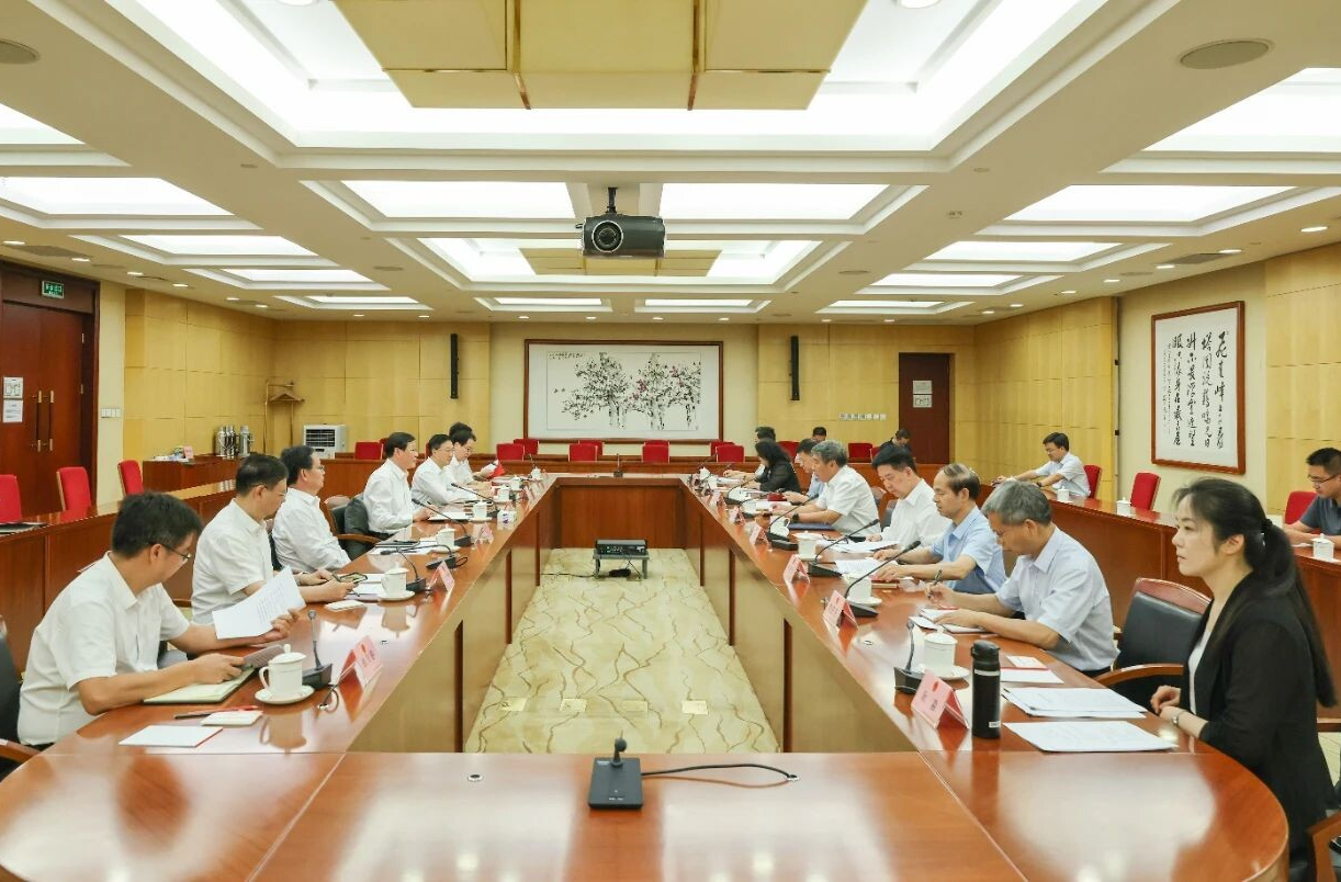 在人大有力监督下强化法律监督
