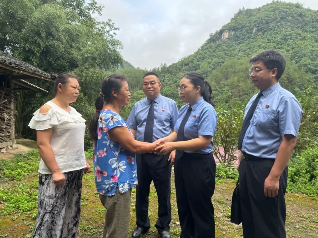 新晃檢察：多元化司法救助體系 為退役軍人軍屬撐起“暖心傘”