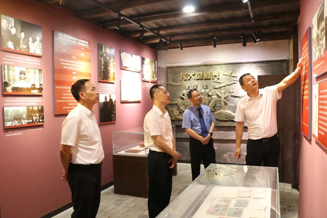 岳阳市人民检察院调研组到平江县人民检察院调研