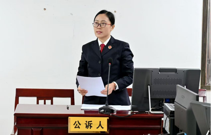 未成年人检察工作贡献突出个人 | 李婷：九年，她在裂缝里种出了花