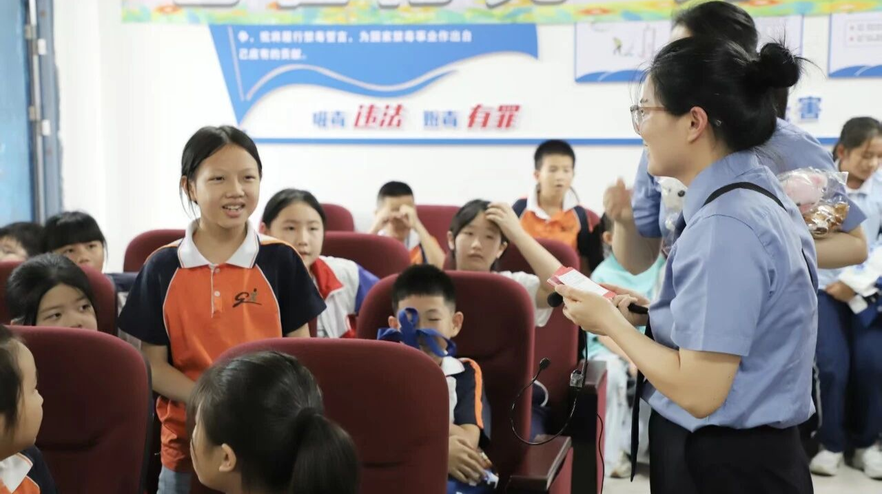 【岳检阳光·开学第一课】岳阳市各地检察机关开展开学第一课普法宣传活动